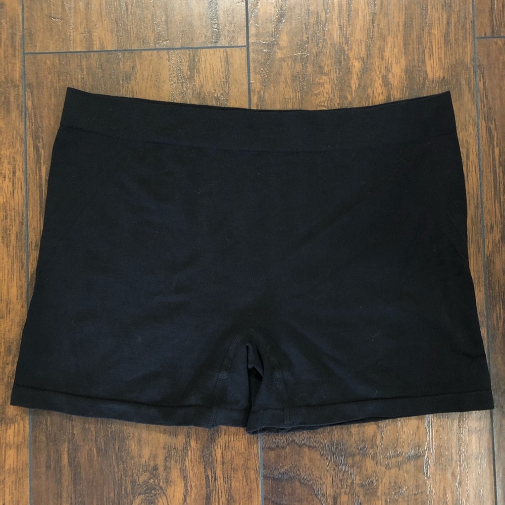 Avia Black Bike Shorts size SMALL